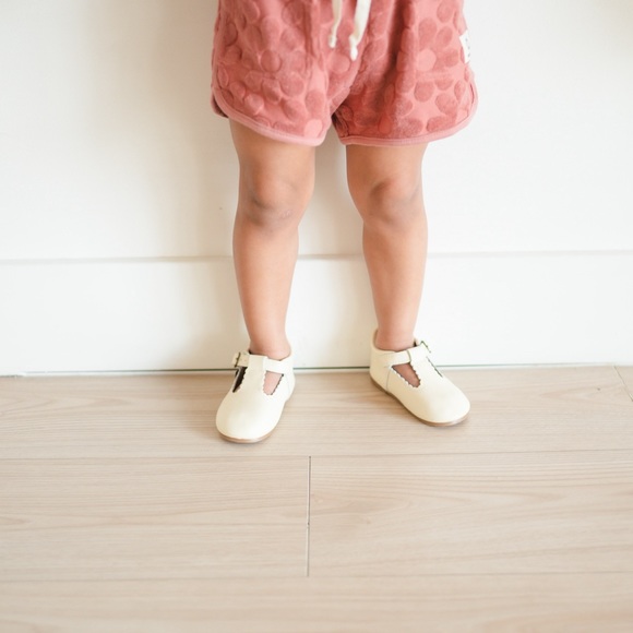 Riley T-Straps - Scalloped - Pale Yellow - Picture 10 of 15